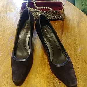 Pretty brown suede pumps with ribbon accents